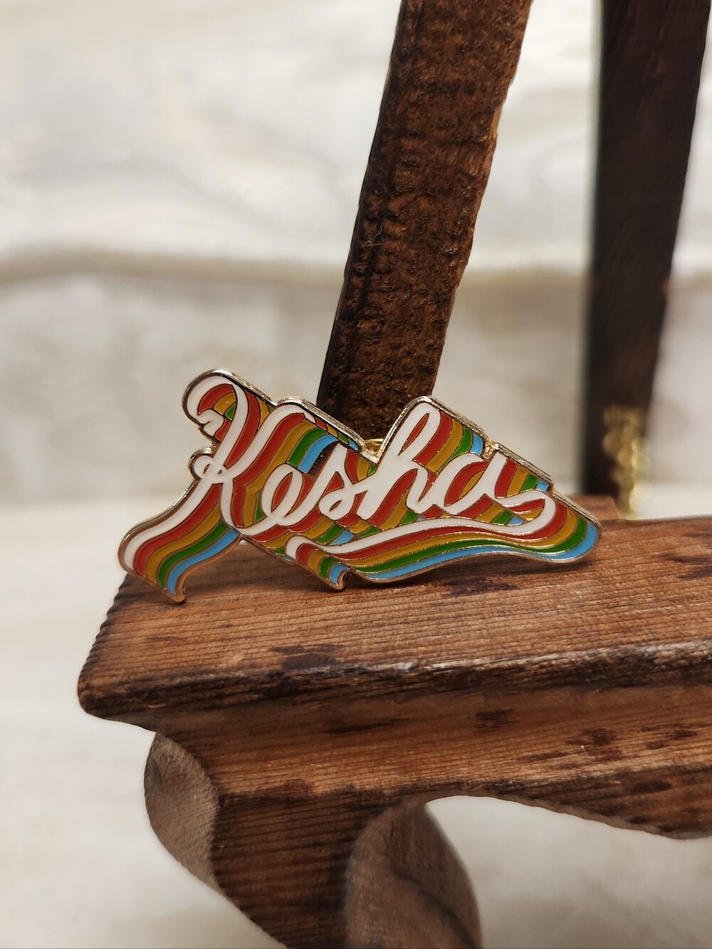 KESHA Rainbow Tour VIP Pin Set - Picture 4 of 7
